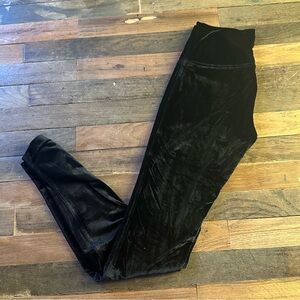 Lululemon Wunder Lounge Pant 28” - Size 6 - Black Velvet